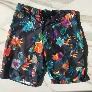 Men’s Waist 30 Tropical/Floral Board Shorts